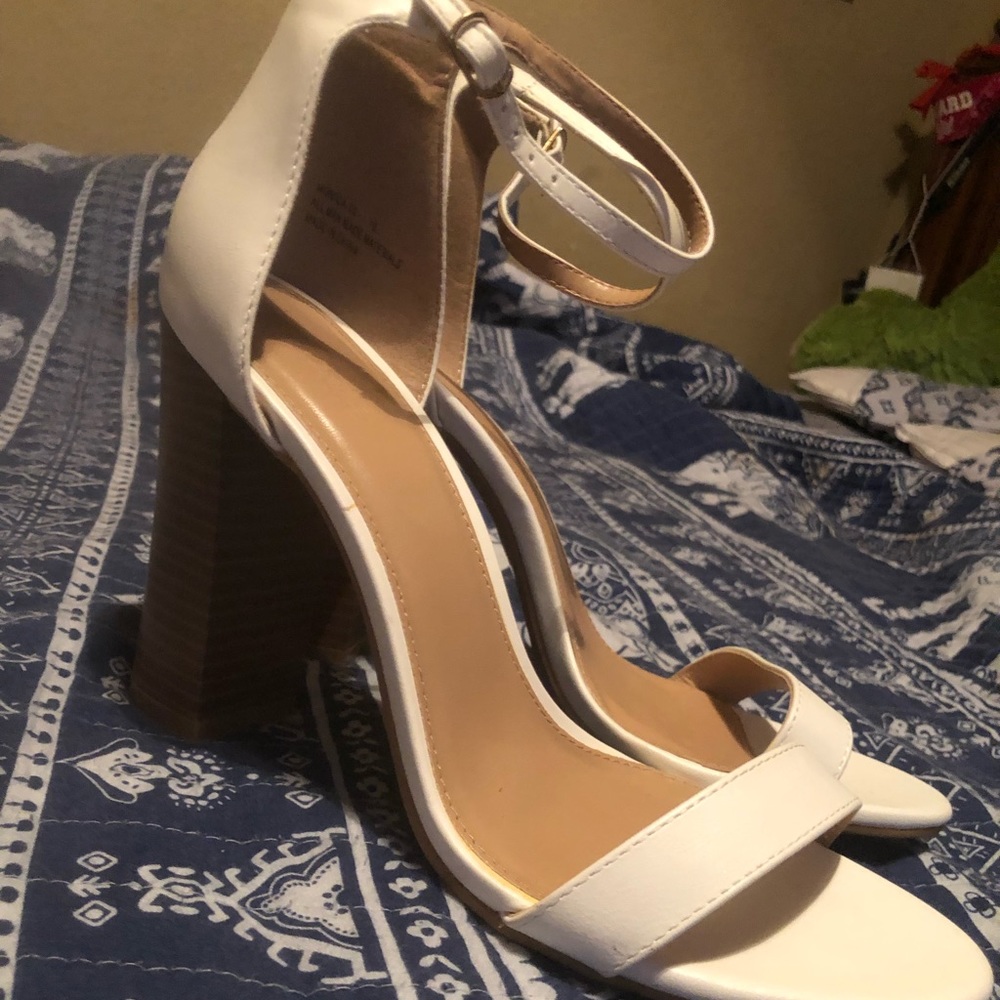 🛑🛑 6 for $18 🛑🛑  White Heels